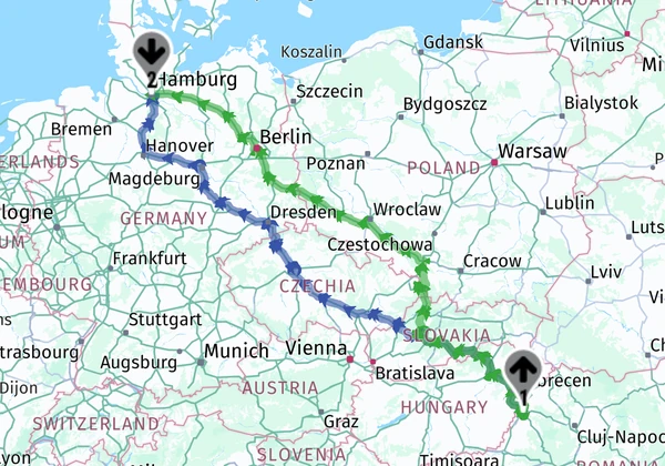 Captura HERE din program pentru camionul de 40 t, de la Oradea la Hamburg: două variante, linia albastră pe la Miskolc, Zvolen, Brno, Praga și Dresda, linia verde prin Polonia și pe la Berlin.