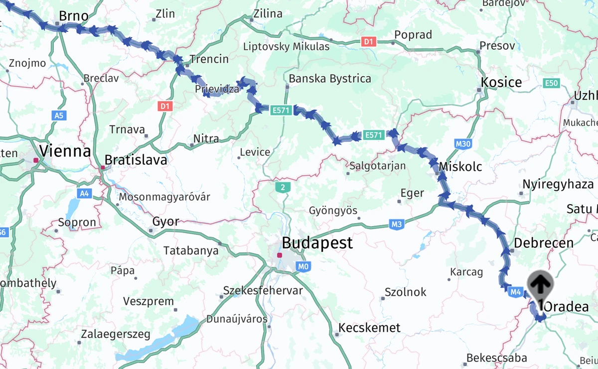 Captura HERE din program pentru camionul de 40 t, mărită pe aceeași zonă: linia albastră, de la Oradea pe la Debrețin, Miskolc și Zvolen, până la Brno.